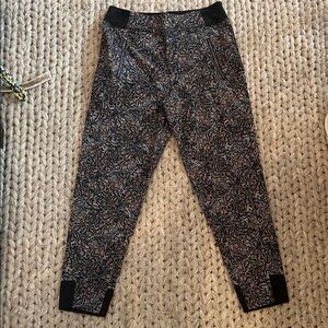 Athleta women  Black and Gray burgundy  Patterned Joggers